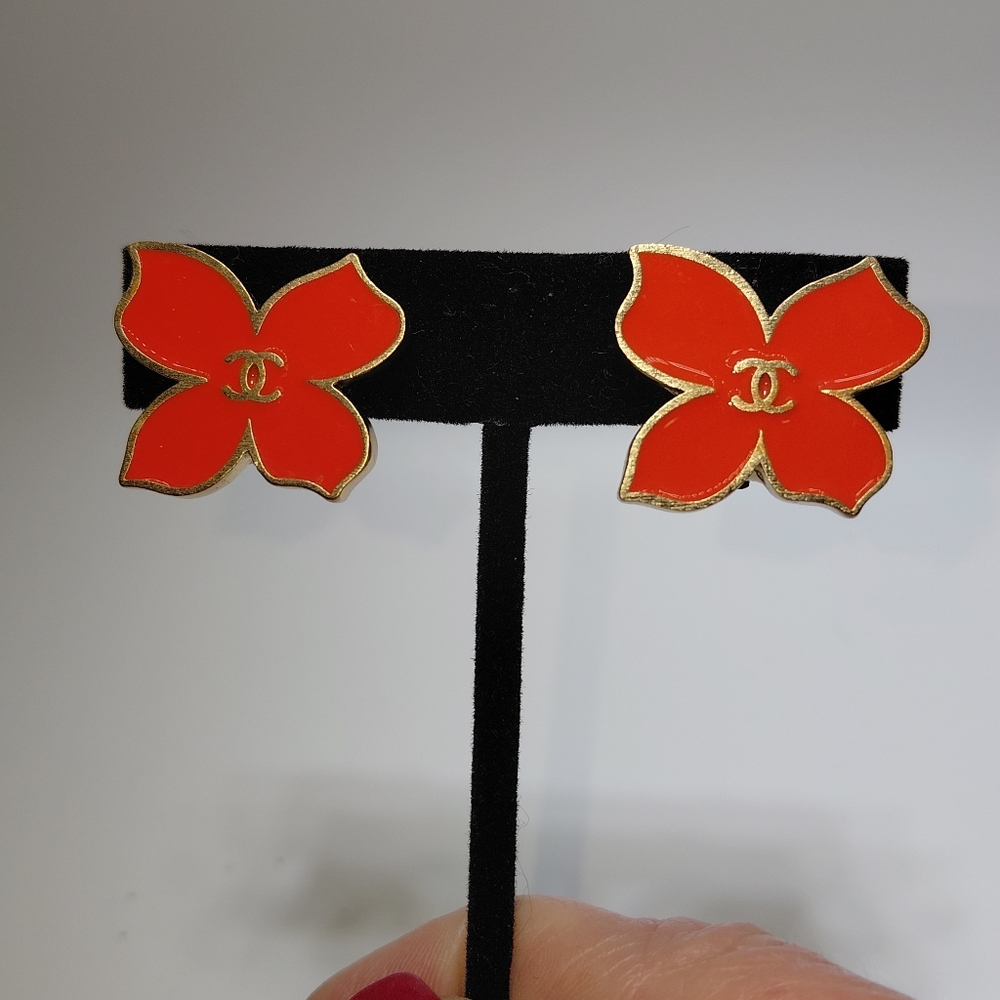 Chanel Camelia Flower Lucky Clover Orange Red Vtg Clip On Earrings COA